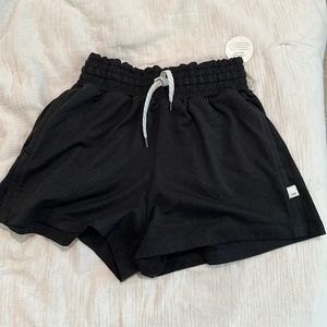VUORI black shorts size xs